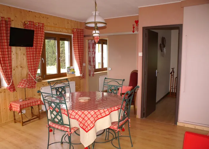 Blanche-roche, En Lisiere De Foret 度假居 *