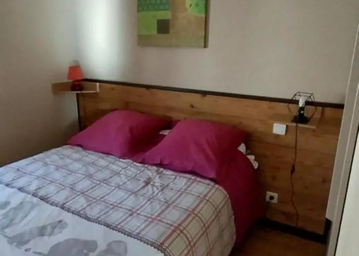 Blanche-roche, En Lisiere De Foret Cleurie